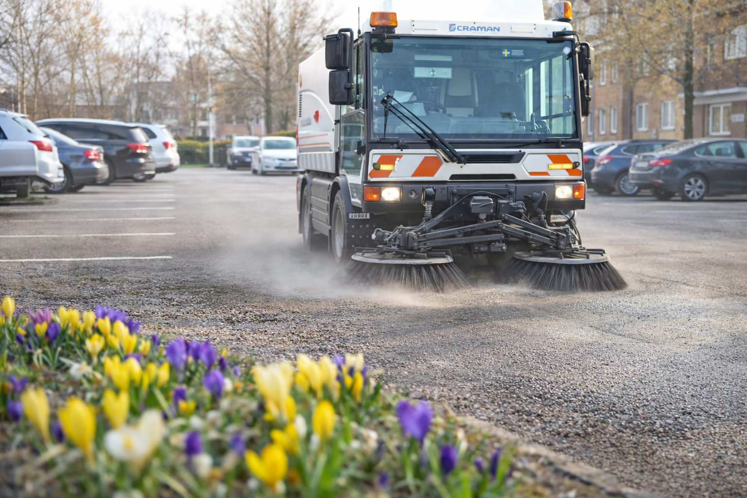 Vårstädning av gårdar och parkeringar